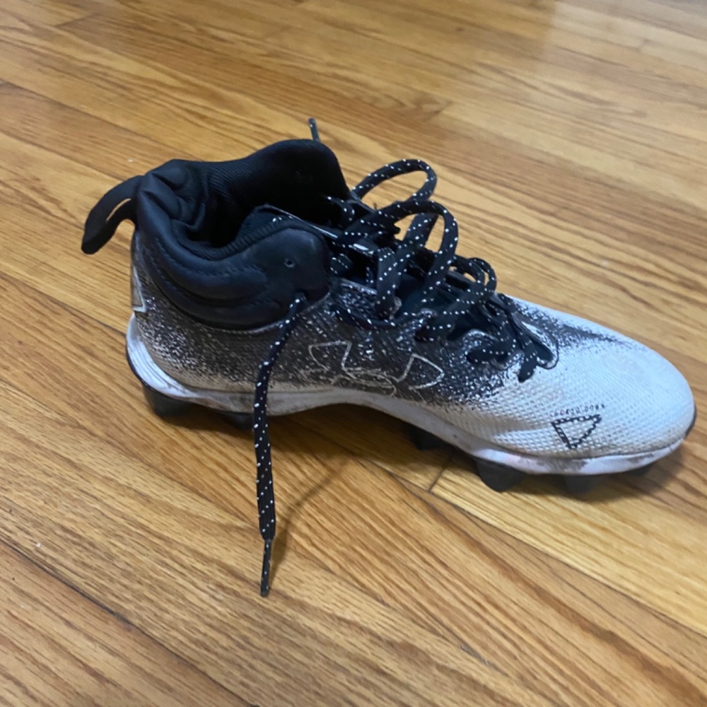under armor cleats ( size 5 boys)